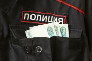 В Приморье полицейские шантажировали коллегу из-за измен мужу: заплатила 300 тысяч