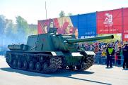 День Победы в Верхней Пышме: самолеты, исторические танки, фонтан и салют