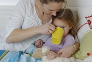Как облегчить состояние ребенка при отравлении: рекомендации педиатра
