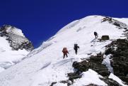 Альпинист сорвался со скалы на Камчатке: он был без страховки