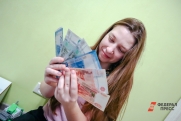 Финансист раскрыл, почему многие россияне живут от зарплаты до зарплаты