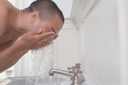 Эксперт по ЖКХ прокомментировал идею ограничить отключение горячей воды до 14 дней