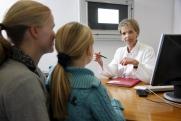 Уши, глаза, нос: москвички ведут детей к пластическим хирургам