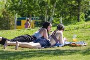 Психолог назвал опасные для здоровья летние привычки