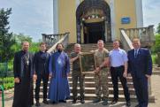 Из Новосибирска в Луганск передали икону, нательные крестики и православные книги
