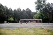 В Омске молодой мужчина погиб во время футбольного матча в парке