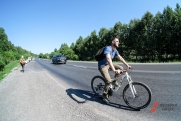 Свердловских велосипедистов на челябинской трассе снес лесовоз