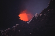 Вулкан Ключевский на Камчатке извергает лаву: возможны выбросы пепла