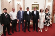 Хоценко встретил делегацию из Киргизии в Омске