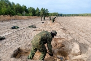 Берег Днепра укрепили после обмеления Каховского водохранилища: расставлены мины