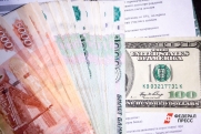 Сто за доллар не предел: названы причины падения рубля