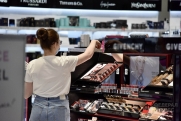 Магазин элитной косметики вспыхнул в центре Иркутска: люди эвакуированы