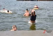В Калининграде и на побережье продлили купальный сезон
