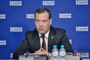 Медведев нашел новое применение загранпаспортам россиян
