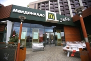 В Госдуме предложили ввести налог для возвращающегося в Россию McDonald’s