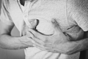 Врач Деревянкина объяснила, как не спутать боль в сердце с остеохондрозом