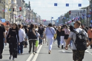 Жители Костромы устроили массовую фотосессию с новыми памятниками