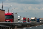 Очередь из ста грузовиков выстроилась на границе между Литвой и Калининградской областью