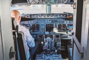 Российских пилотов ждут проверки после скандального рейса «Уральских авиалиний»