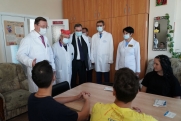 Дмитрий Азаров в День знаний навестил в больнице Середавина самарских школьников