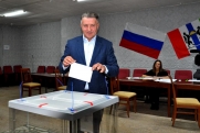 Председатель заксобрания Новосибирской области первым пришел на избирательный участок