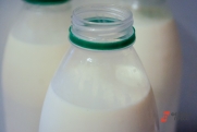 Названы признаки аллергии на молоко