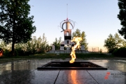 Жителю Красноярска грозит срок за сожжение цветов на Вечном огне