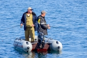Двоих туристов из Петербурга нашли мертвыми в крытой лодке в Карелии