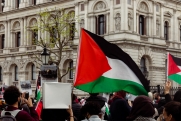 Премьер-министр Франции призвала не перекладывать преступления ХАМАС на палестинское население