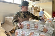 Волонтеры из 43 регионов России доставили в ДНР более тысячи тонн гуманитарной помощи