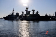 Конгрессмен США поздравил ВМС открыткой с российским кораблем