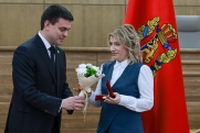 Губернатор Котюков вручил краснояркам почетные знаки «Материнская слава»