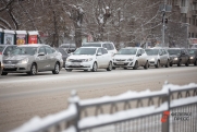 Екатеринбург сковал транспортный коллапс из-за утреннего снегопада