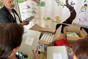Участники гуммиссии «Единой России» доставили книги слабовидящим детям Херсонской области
