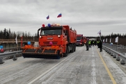 Круглогодичный мост открыли в Ленском районе Якутии