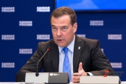 Медведев заявил, что США продолжают создавать биологическое оружие