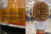 Батьке – «Батю»: губернатор Ставрополья подарил Лукашенко сноп пшеницы