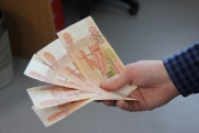 В Крыму ФСБ ищет пострадавших от действий чиновника-взяточника: сожгли два миллиона рублей