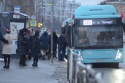 Петербургские автобусы на Народной улице опаздывают на полчаса из-за огромной пробки