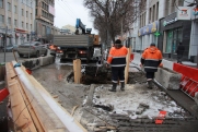 В центре Екатеринбурга улицу Боевых Дружин закрыли еще на две недели