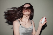 Как сохранить здоровье волос зимой: косметолог об особенностях ухода