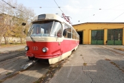 На улицы Петербурга вышел ретро-трамвай «Довлатов»