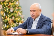 Игорь Артамонов поручил оперативно решать сложные вопросы семей участников СВО