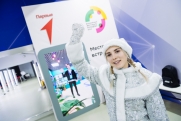 Авторскую экскурсию провела посол Красноярского края на выставке-форуме «Россия»: она нарядилась Снегурочкой