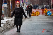По городу на коньках: стеклянный лед сковал улицы Сургута