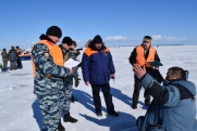 Под Красноярском нашли тело одного из рыбаков, провалившихся под лед