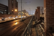 Новая трамвайная ветка в Екатеринбурге «съела» важный тротуар: люди ходят по рельсам