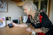 Умер муж, не было денег: почему пенсионерки стали часто работать в вебкаме