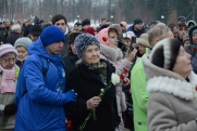 На Пискаревском кладбище в Петербурге почтили память защитников города: «Для ленинградцев это святой день»