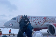 В Пулково опровергли сообщения о том, что микроавтобус подрезал самолет